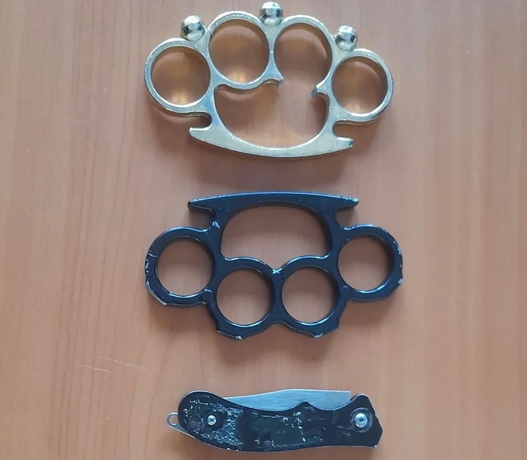Polizei in Mitrovica Finden Sie Hecry Boxen in der Middle School