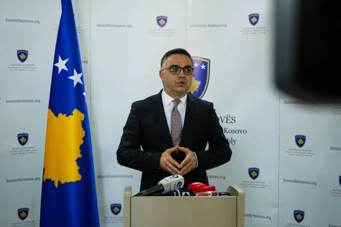 Tahiri AAK: Kurti njëherë të ballafaqohet për tre vjet dështim të qeverisjes, pastaj shkojmë në zgjedhje