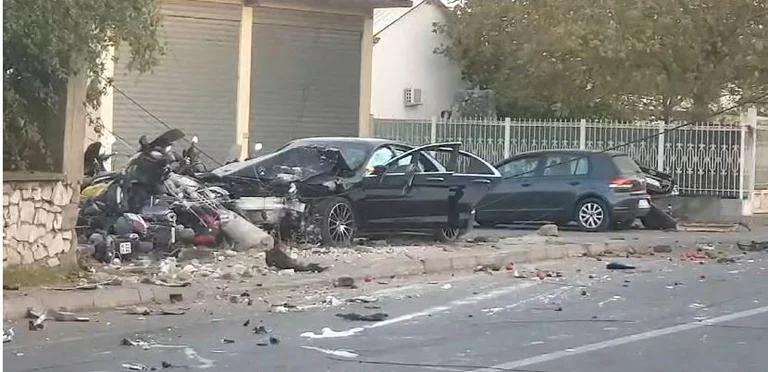 Les auteurs de l'assassinat de Shkodra ont également utilisé de l'acide avant que la voiture ne soit brûlée.