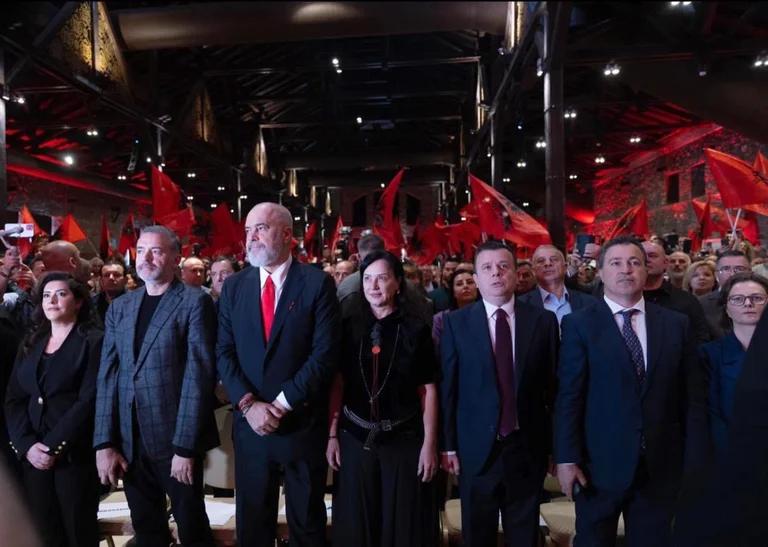 Rosso Nero in Salonicco, Edi Rama evoca albanesi per cercare il loro voto
