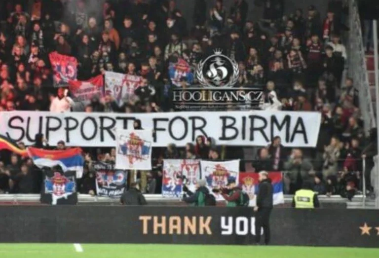 Skandalös: Sparta Prag Fans spielen vier albanische Fußballspieler teilen die Karte des Kosovo mit serbischer Flagge