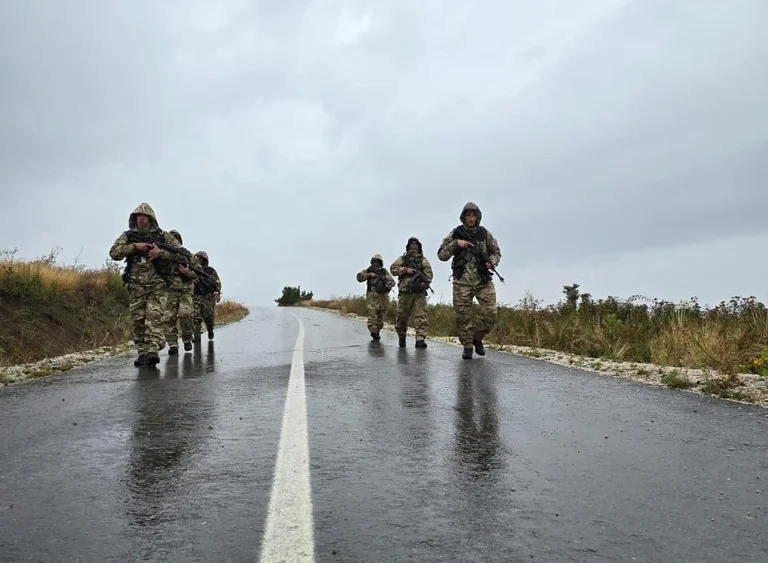 Ministerio de Defensa obtiene propiedad del aeropuerto de Dumosh en Podujevo