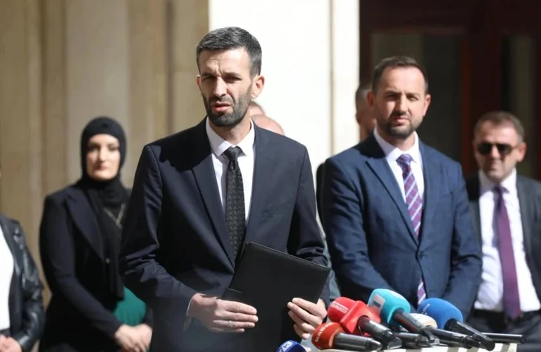 LVVI reconfigures the composition of parliamentary commissions following the departure of three MPs