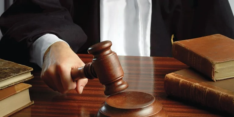 Prokuroria ngrit aktakuzë ndaj dhjetë personave për import të armëve e kultivim narkotikësh