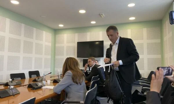 VV-Deputies Release Meeting, wo der AKI-Direktor eingeladen wurde, Bericht zu erstatten