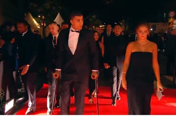 Rodri mit Krippen wartet auf Golden Ball zu gewinnen, kommt bei der Zeremonie an