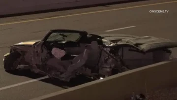 Ford Mustang se divide en la mitad en un terrible accidente