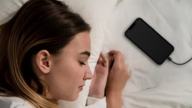 Serious warning about not charge your phone at night when you are asleep