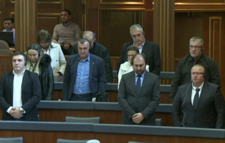 Pendant 3 ans, ils ont reçu 650 000 euros, les députés de la Liste serbe ont boycotté toute session