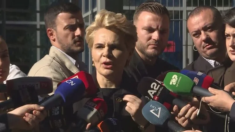 Monica Kryeki reports contact Samir Manen and Vjollca Hodza
