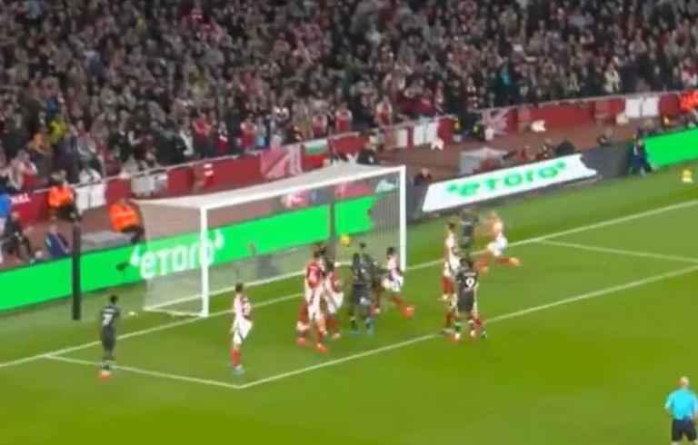 Arsenal doesn't last much joy, Van Dijk evens everything.