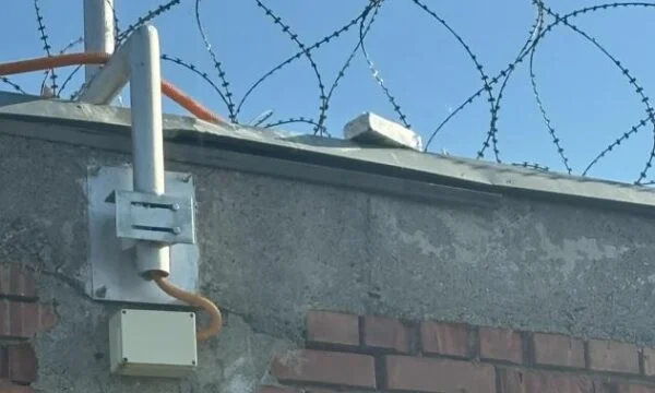 Intento de introducir teléfonos en el interior de E evitando el contrabando en el Centro de Corrección Dubrava