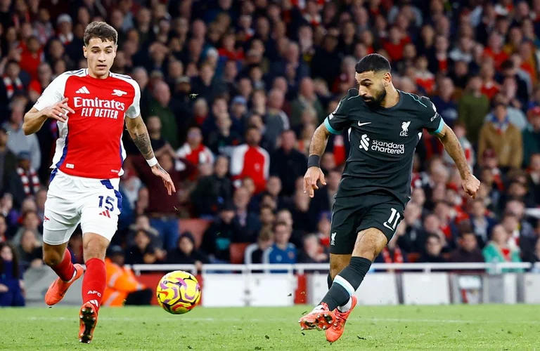 Une bataille ardente se terminant sans vainqueurs, City devient le leader de Premier League