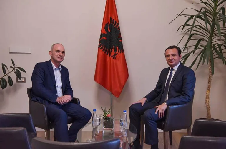 Humolli: Kurti më i dobët se Thaçi e Mustafa në dialog me Serbinë