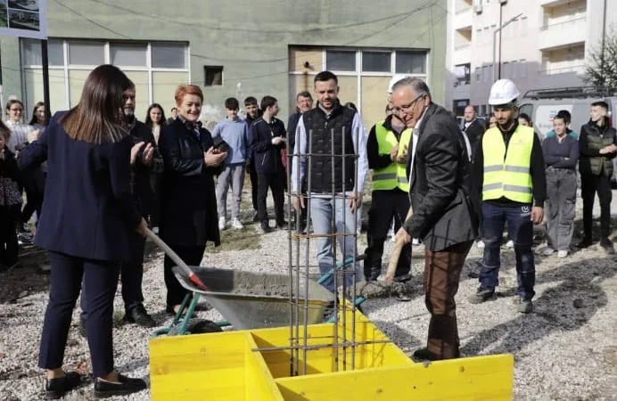 Hamza lleva un nidotel en Mitrovica: No hago promesas que no puedo hacer