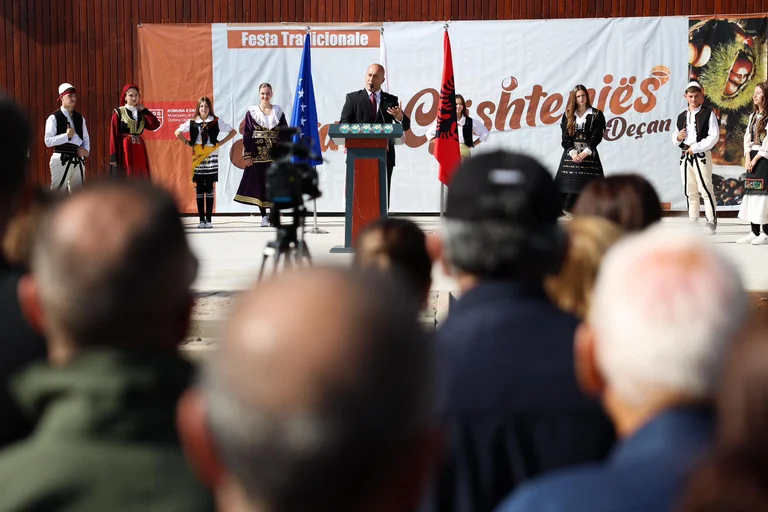 Haradinaj in Decan: Ein Symbol der Tradition
