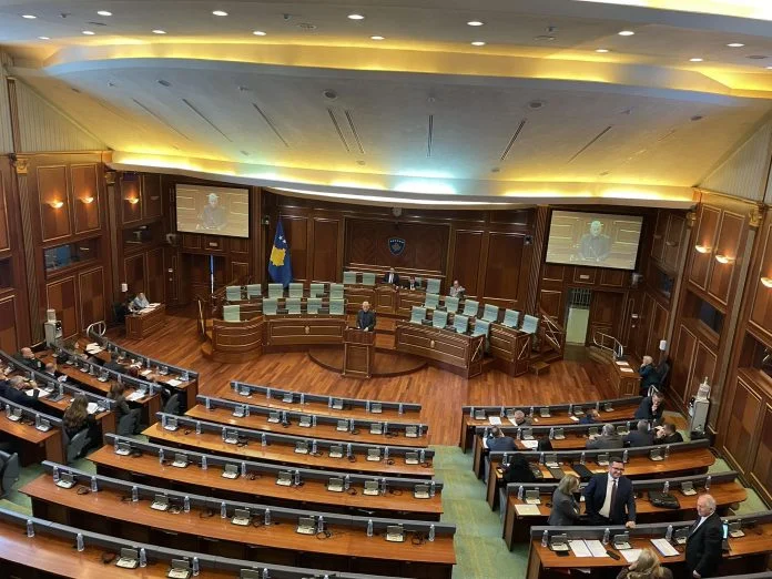 La sociedad civil continúa su poder en las sesiones de boicoteo, exigiendo a VV que no evada el debate en el Parlamento