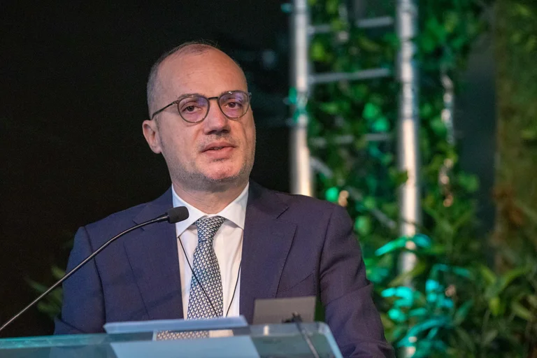 Ministro Hasani a Praga per il Summit NATO