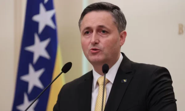 Becirovic pide a Bosnia y Herzegovina que levante visados para ciudadanos de Kosovo
