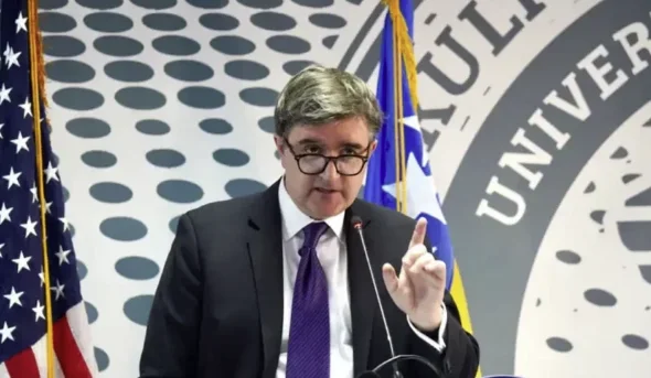 Usar opciones... Los mensajes claros de O'Brien durante su estancia en Kosovo ayer