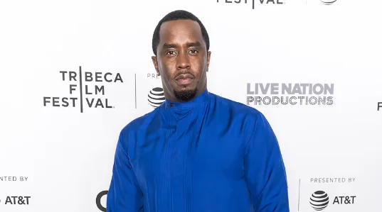Les images du lit géant de Diddy dans son jardin