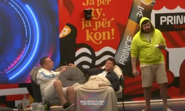 Rezart Velesna imite parfaitement Sali Berisha