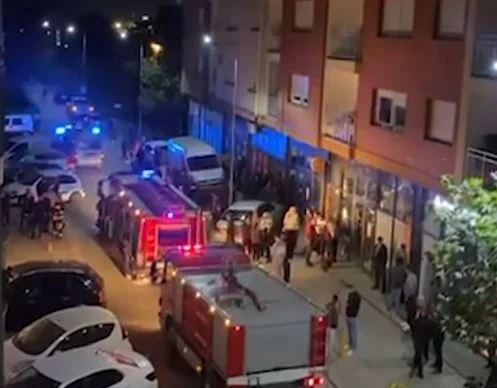 Relojes de energía quemados en un edificio en Fushe Kosovo