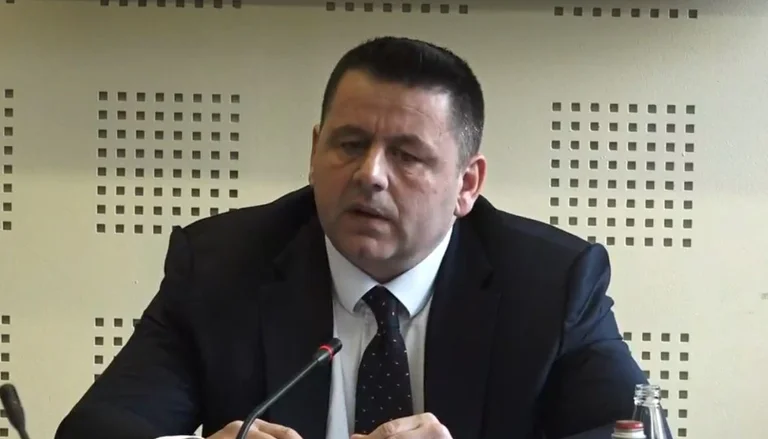 Beqe Berisha esorta il ministro Macedonia a dimettersi