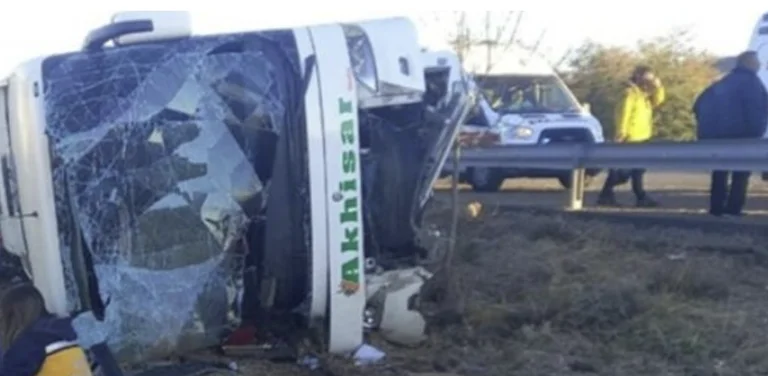 Bus collapses in Turkey, at least six dead (PAMJE)