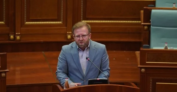 Haki Abazi s’del kundër Trustit, thotë se e mbështet propozimin e Eman Rrahmanit për zgjidhje
