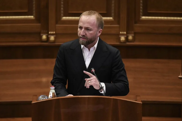 Tahiri: Kusari s'excuser ou ne voter aucune loi au Parlement