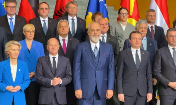 Foto di famiglia a Berlino, Rama e Kurti