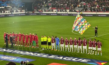 Embarrassed: Serbische Fans am Chor vor Jaka: Kosovo, Serbiens Herz