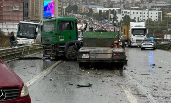 Autofahrer verhaftet für den Veternik Unfall acht verletzt.