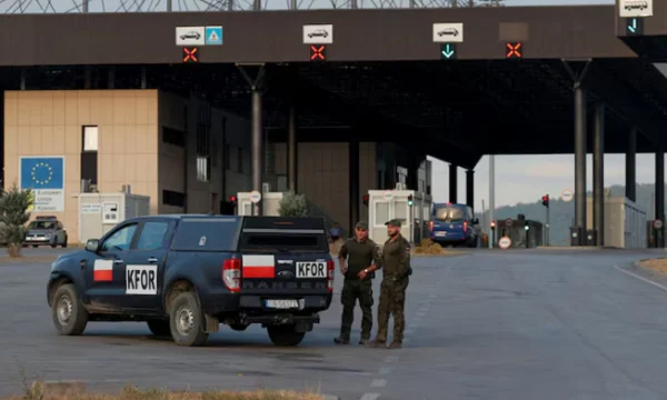 Reuters a cité l'amiral de l'OTAN : Les tensions ethniques dans le nord peuvent causer plus de violence
