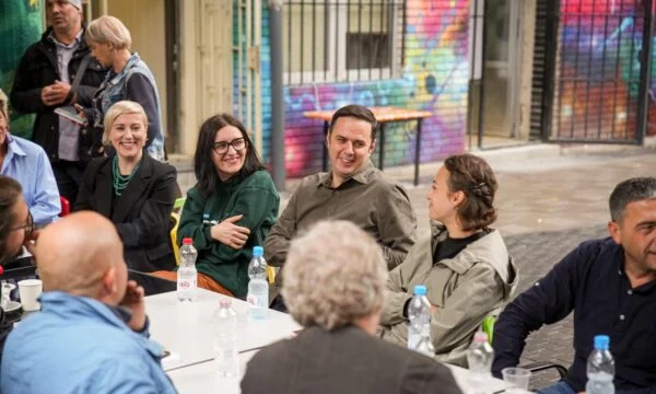Abdixhiku visits “Artists' sector”: When this art breaks out, it becomes a strong tool of diplomacy