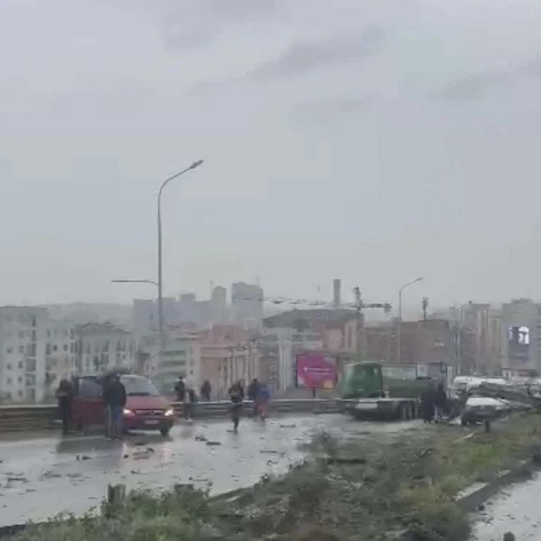 11 blessés dans l'accident de Veternik impliquant un camion et 11 véhicules, détails policiers