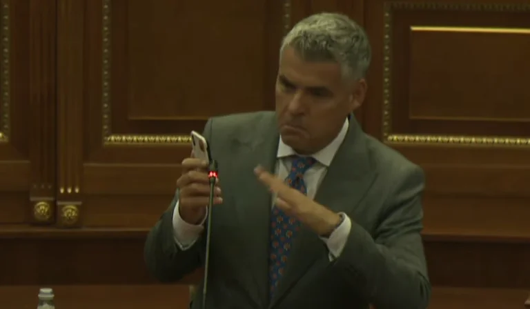 Aphera Kusari-Radojciq, Kastrati: Mimi war gestern im Kanal.