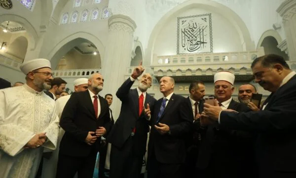 Rama sépare les photos de la visite d'Erdogan hier, appelle le grand climat de l'Albanie
