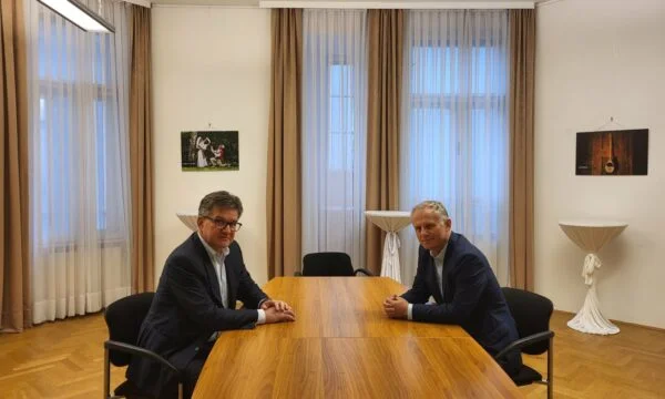 Lajcak et Bislim se rencontrent à Vienne, parlent du prochain Kosovo-Serbie