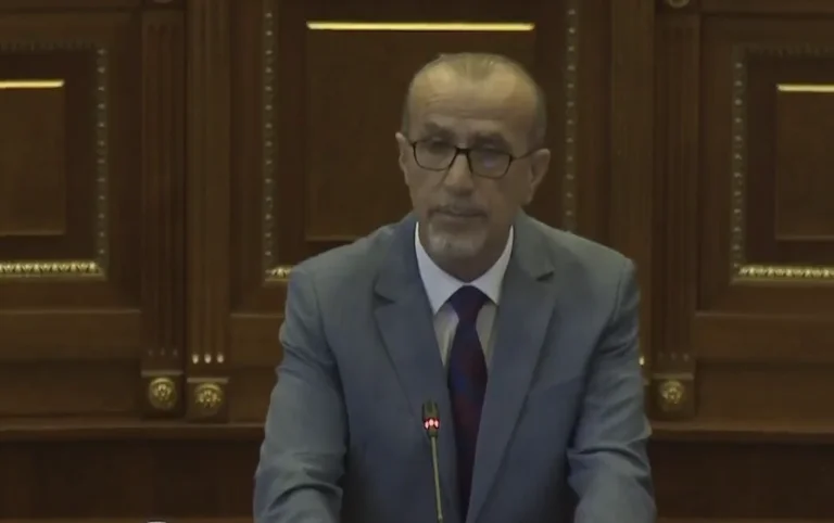 Haxhiu à Kusari-Lila: Tu mérites d'être député, tu fous en l'air le mandat.