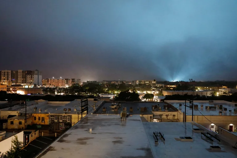 Hurrikan Milton: Florida in totaler Dunkelheit, ca. 3 Millionen Menschen ohne Strom