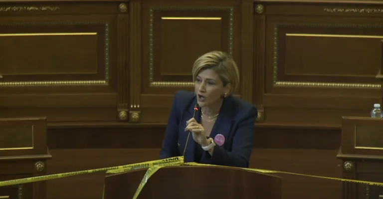 Kusari Lil: Inyecciones planificadas, el PDK coordinado con la Lista serbia para derribar al Gobierno