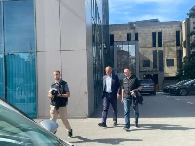Dossier de l'accusation pour le ministère de Lieburn: Il a remboursé des millions de dettes pour la société Flud, Fruit, Frutex, et d'autres