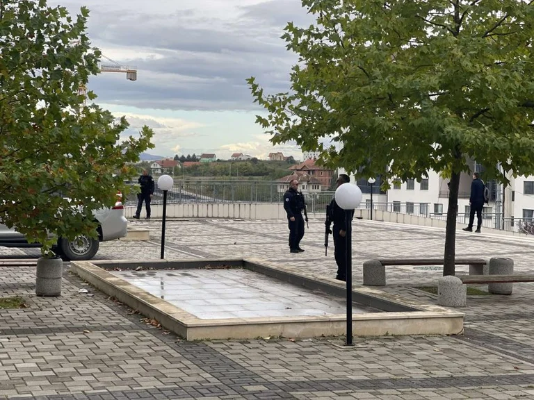 Mesures de sécurité ajoutées au Palais de Justice avant le début de la session de Banjska