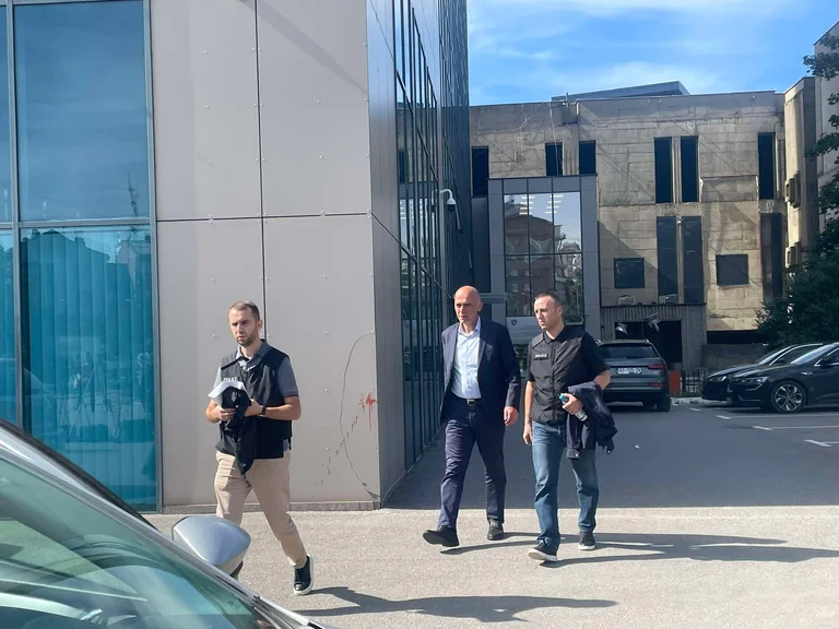 Isedin Bytyqi est extrait du bureau MMPHI
