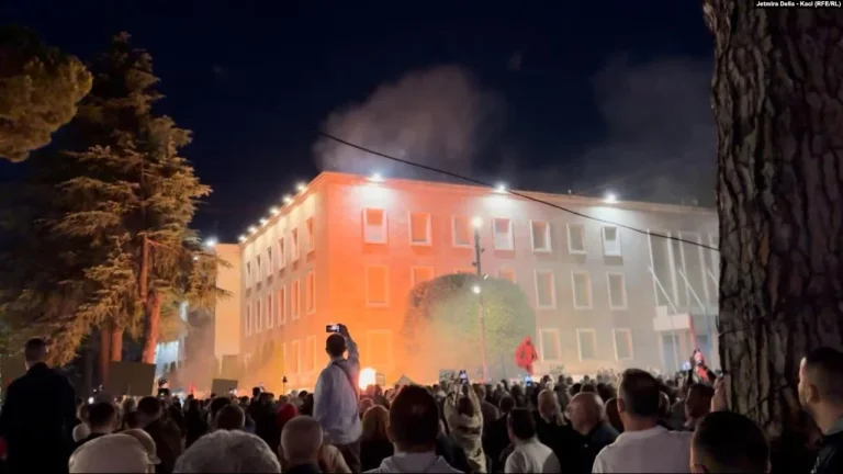 Opposition Protest/ 10 Polizisten verletzt, 1 Demonstranten verhaftet! 3 in Untersuchung und einige Suchen