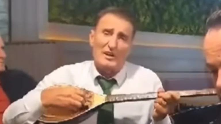 Le chanteur Fadil Llugagji a maintenant le dernier au revoir