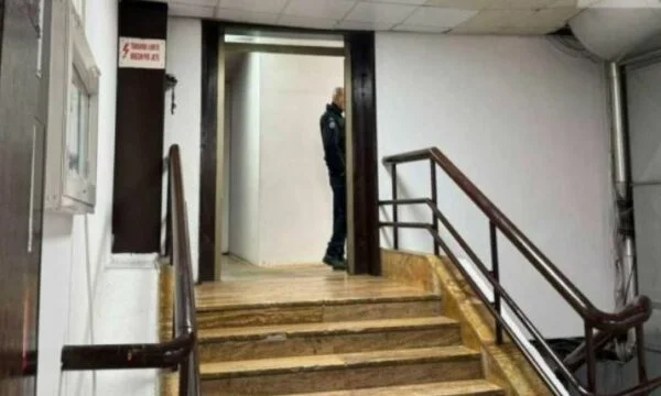 Action policière au Palais de la Jeunesse, trois fonctionnaires auraient été arrêtés