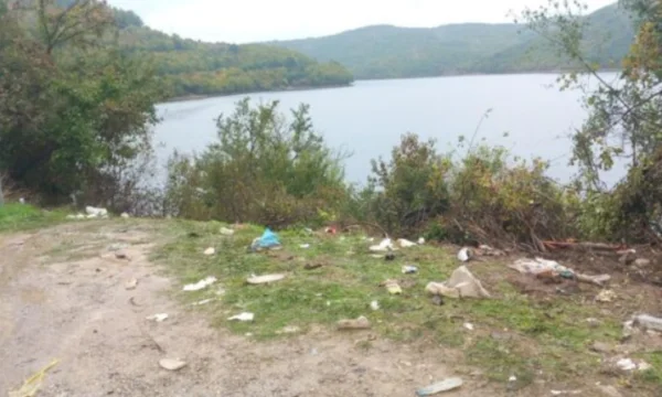Foto di tre giovani che hanno perso la vita nell'incidente al lago Badoci